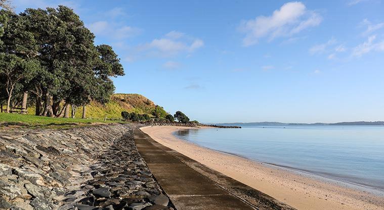 Beach Front Resort! Maraetai Buitenkant foto