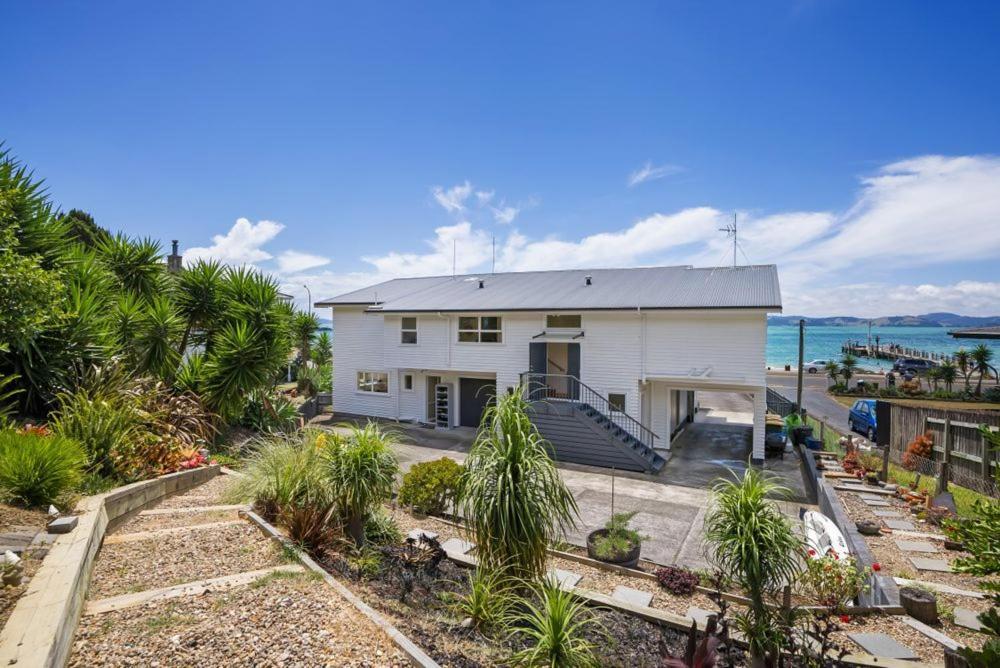 Beach Front Resort! Maraetai Buitenkant foto