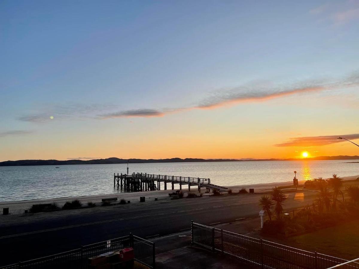 Beach Front Resort! Maraetai Buitenkant foto