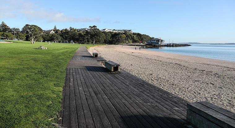 Beach Front Resort! Maraetai Buitenkant foto