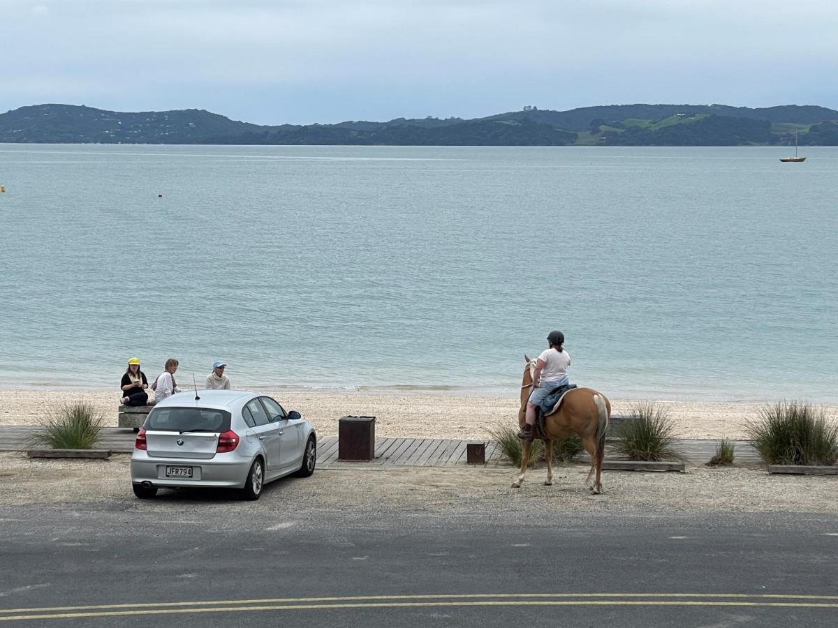 Beach Front Resort! Maraetai Buitenkant foto